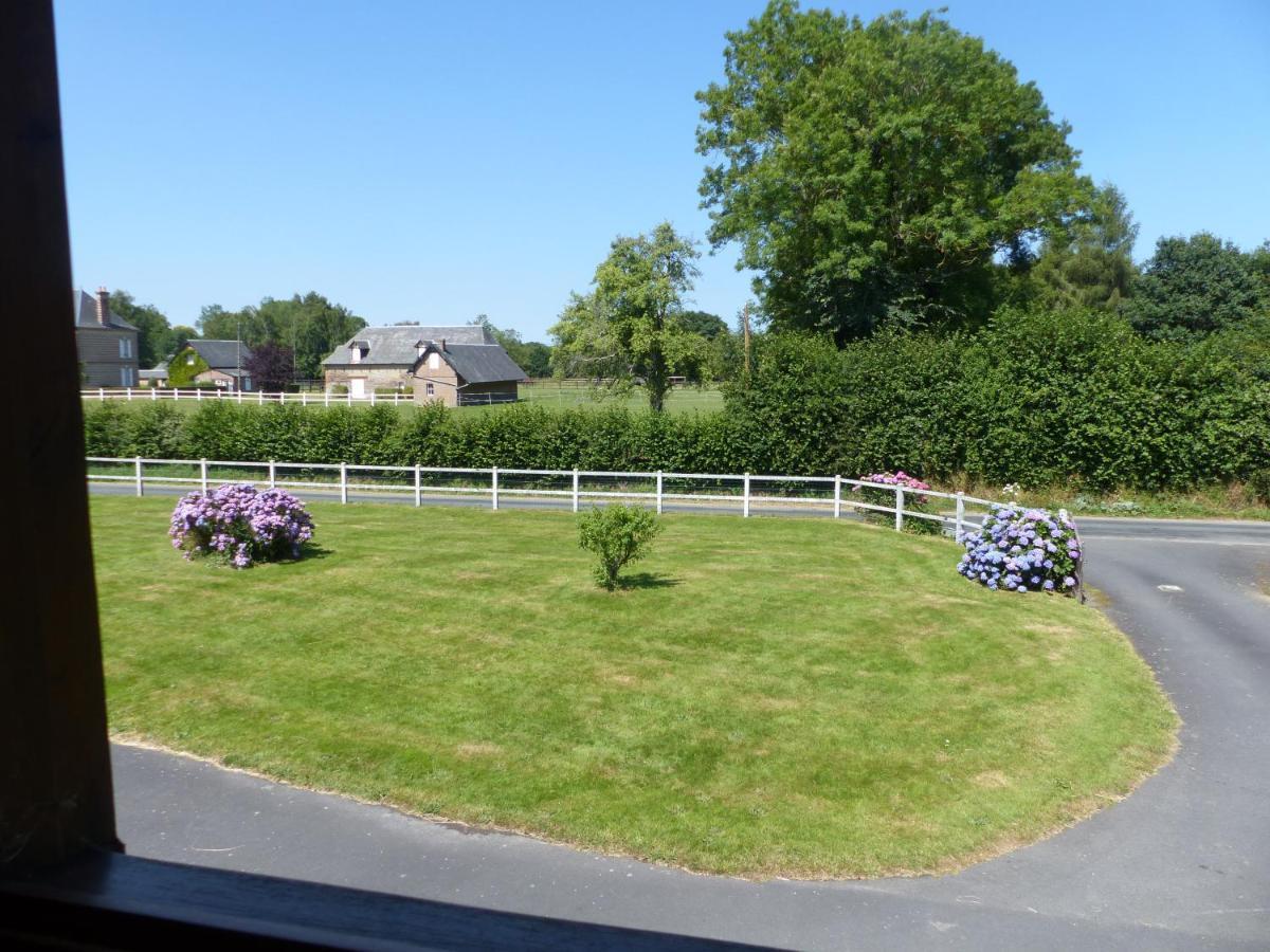 Gite Les Vignettes Bourgeauville Esterno foto